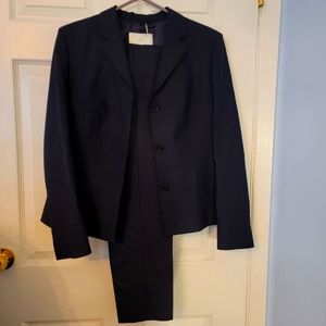 Hugo Boss Women's Pants Suit -Blazer size 8, Pants size 6 (available separately)